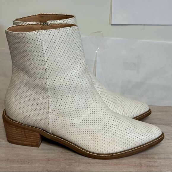 White Minimalist Ankle Boots with Rounded toe by miim great condition size 8.5 - Picture 2 of 7